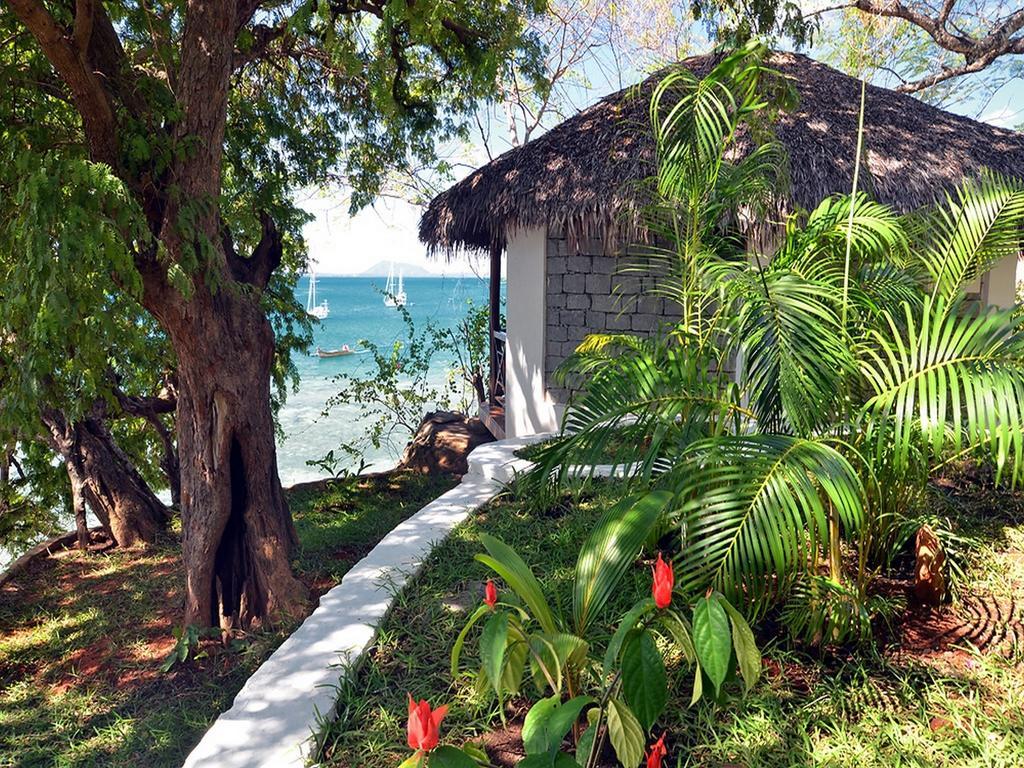 Auberge Le Maki Lodge Ampangorinana Ruang foto