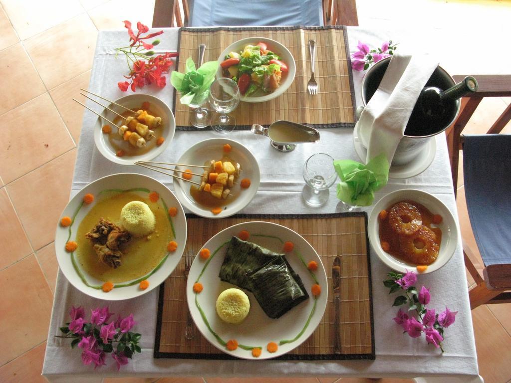 Auberge Le Maki Lodge Ampangorinana Bagian luar foto