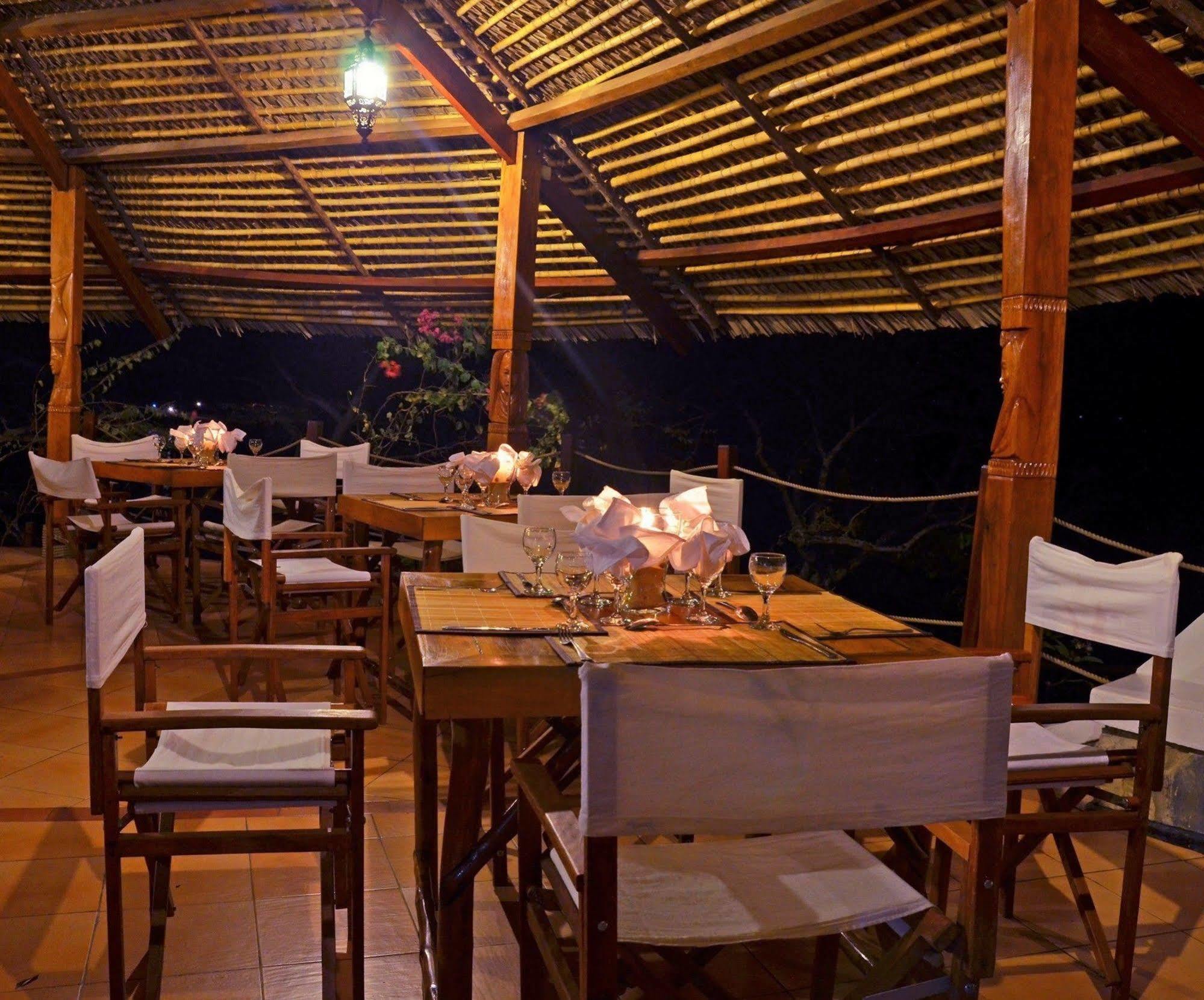Auberge Le Maki Lodge Ampangorinana Bagian luar foto