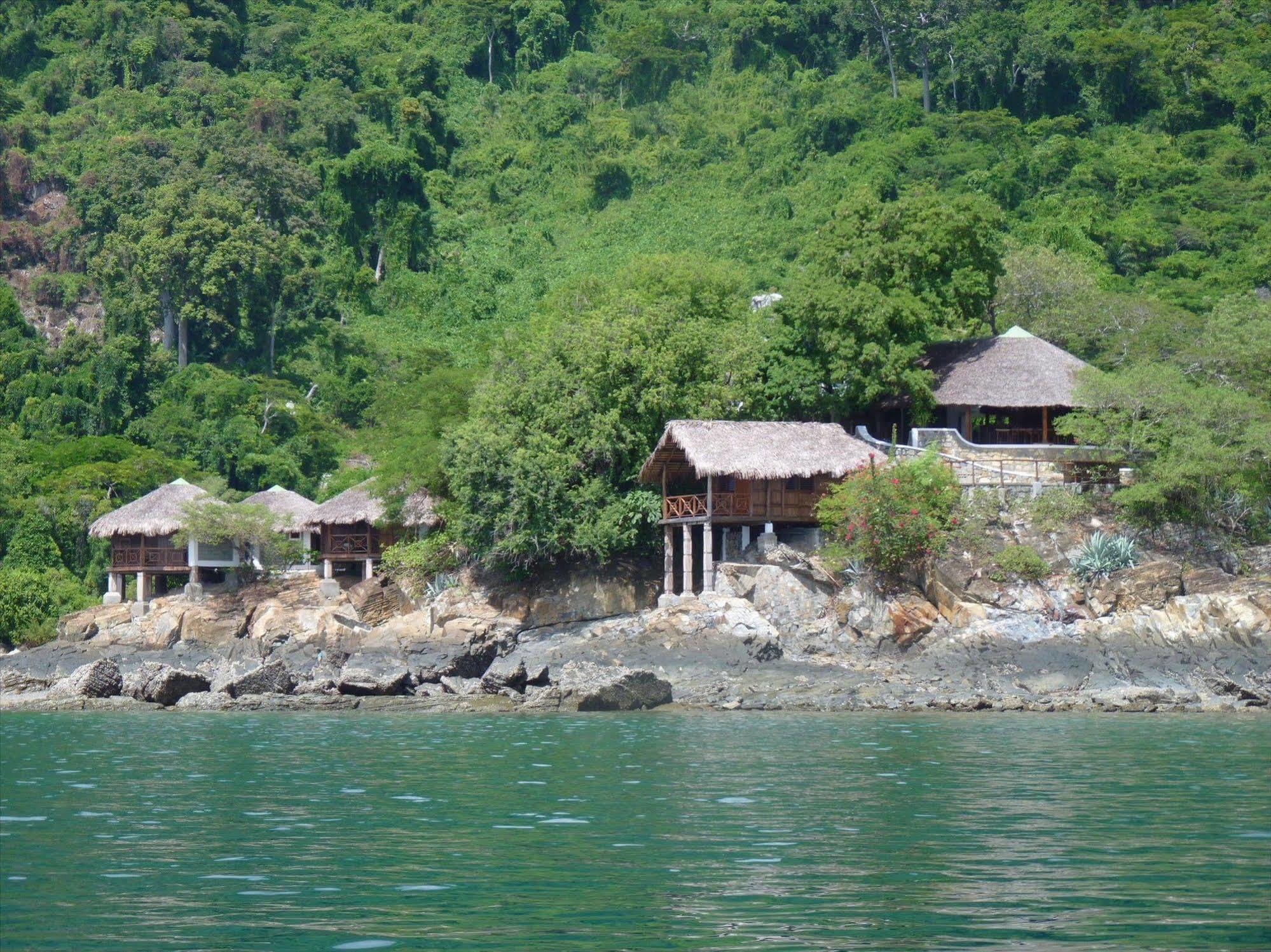 Auberge Le Maki Lodge Ampangorinana Bagian luar foto