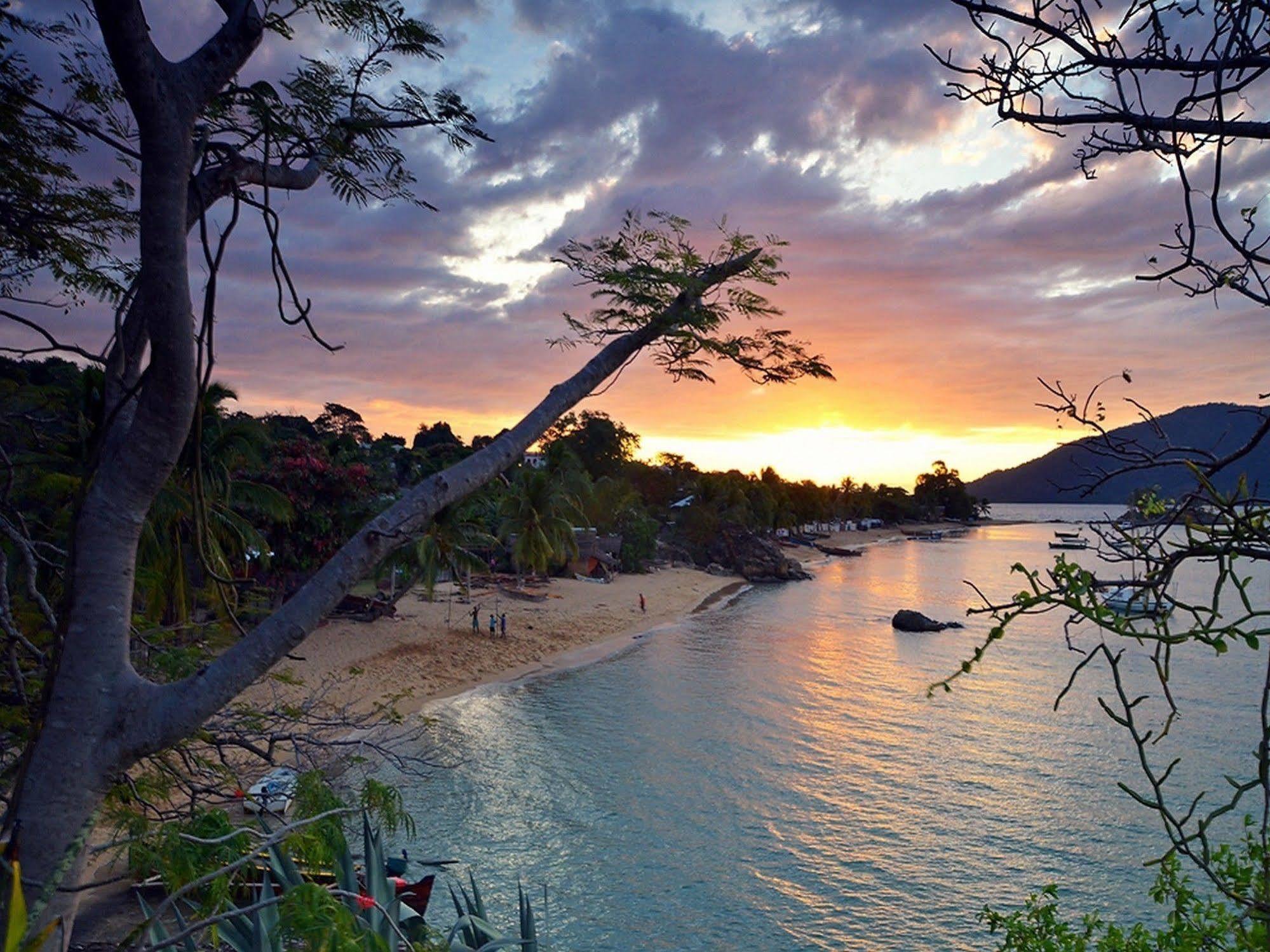 Auberge Le Maki Lodge Ampangorinana Bagian luar foto