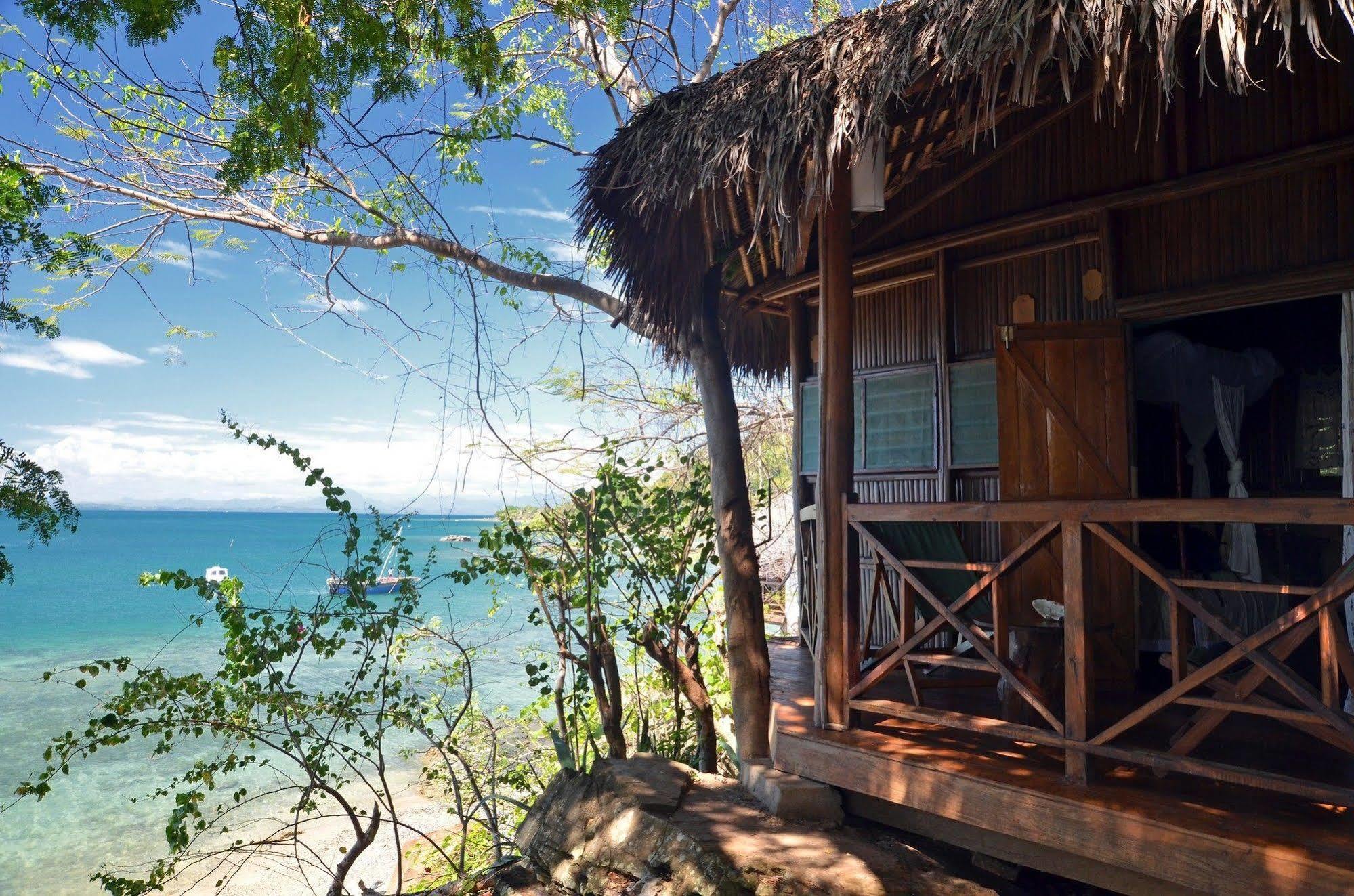 Auberge Le Maki Lodge Ampangorinana Bagian luar foto